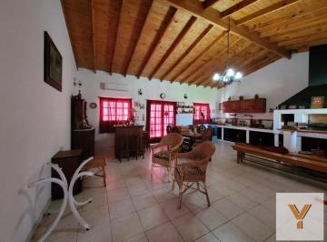 Casa · 80m² · 2 Ambientes · 1 Cochera · Casa en Venta - 1 Dormitorio 1 Baño - 300 m² - La Plata