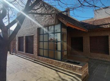Casa · 238m² · 8 Ambientes · Casa Apto Credito Hipotecario Rosario Sta Fe 2267