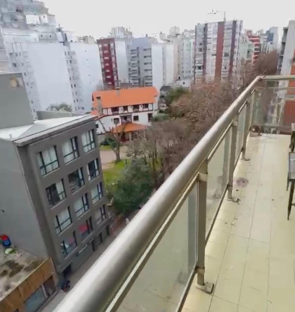 Oportunidad! Venta departamento 3 ambientes al frente con balcón corrido
