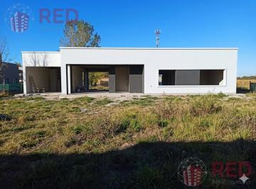 Casa · 150m² · 4 Ambientes · 1 Cochera · Vende Casa a Estrenar de 3 Dorm. en Canales de Plottier