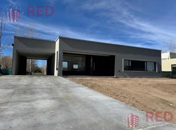Casa · 150m² · 4 Ambientes · 1 Cochera · Vende Casa a Estrenar de 3 Dorm. en Canales de Plottier