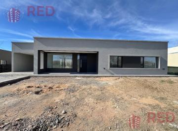 Casa · 150m² · 4 Ambientes · 1 Cochera · Vende Casa a Estrenar de 3 Dorm. en Canales de Plottier