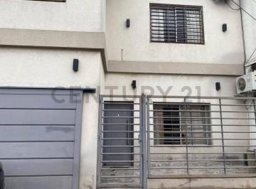 Casa · 150m² · 5 Ambientes · 1 Cochera · Casa en Venta Villa Luzuriaga 4 - 5 Ambientes en Lote Propio