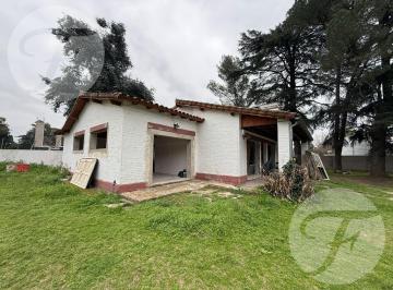 Quinta vacacional · 160m² · 5 Ambientes · 1 Cochera · Quinta a Refaccionar 1625 m² con Pileta.