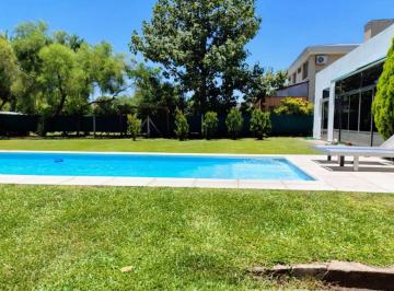 Casa · 523m² · 4 Ambientes · 4 Cocheras · Alquiler Casa 3 Dorm. B° Fincas del Sur II