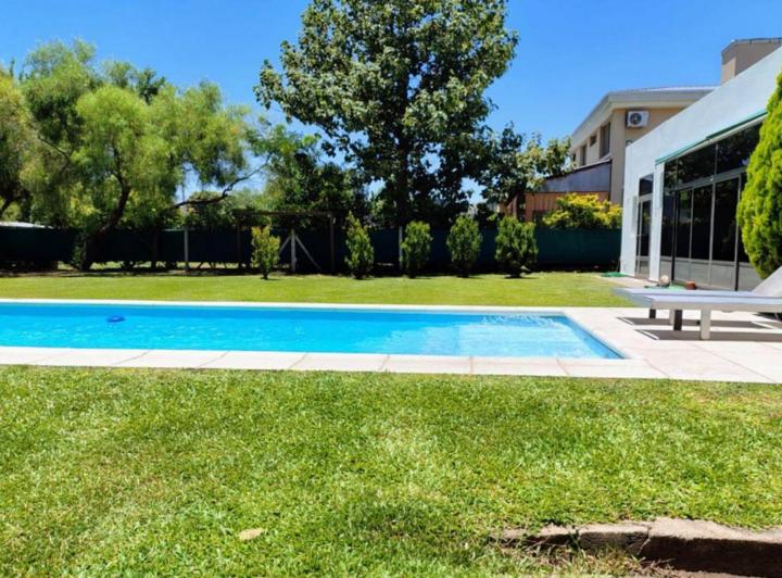 Casa · 523m² · 4 Ambientes · 4 Cocheras