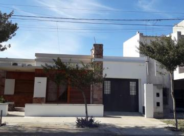 Casa · 134m² · 5 Ambientes · 1 Cochera · Casa en Venta - 3 Dorm. 1 Baño - 320 m² - Leones, Marcos Juárez, Córdoba