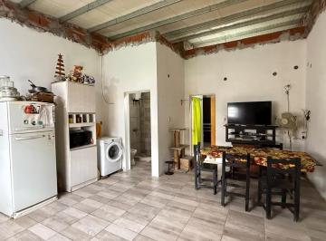 Casa · 40m² · 2 Ambientes · Casa en Alquiler Semicentrica - Faltan Terminaciones
