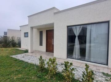 Casa de 4 ambientes, Pilar · Oportunidad Casa 3 Dorm. con Piscina