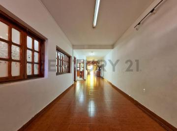 Casa · 243m² · 4 Ambientes · 3 Cocheras · Casa de 3 Dorm. con Parque en La Plata (Casco)
