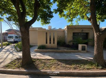 Casa · 232m² · 5 Ambientes · 2 Cocheras · Casa Residencial Velez Sarsfield