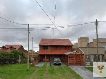 Casa · 85m² · 4 Ambientes · 1 Cochera · Casa en Venta - 2 Dorm. 2 Baños - 105 m² - Mar del Plata