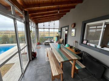 Casa · 102m² · 3 Ambientes · 1 Cochera · Casa Super Equipada, con Detalles de Categoría, Barrio Domselaar Chico Venta