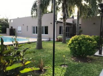 Casa · 80m² · 4 Ambientes · 3 Cocheras · Casa Quinta en Oliveros de Dos Dorm. con Pileta