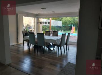 Casa · 170m² · 6 Ambientes · 1 Cochera · Casa en Juana Koslay