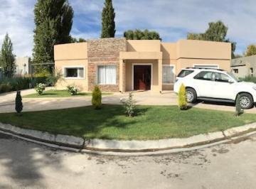 Casa · 620m² · 4 Ambientes · Casa - Plottier