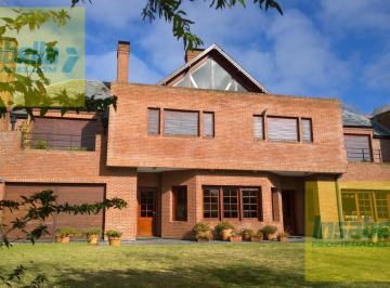 Casa · 440m² · 6 Ambientes · 3 Cocheras · Casa - Los Troncos