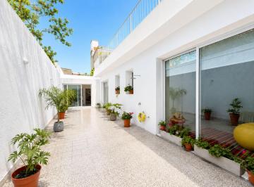 Casa · 200m² · 7 Ambientes · 1 Cochera · Venta Gran Casa 7amb con Patio, Terraza y Parrilla