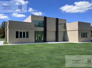 Casa · 250m² · 4 Ambientes · 2 Cocheras · Casa en Venta - Campos de Roca II