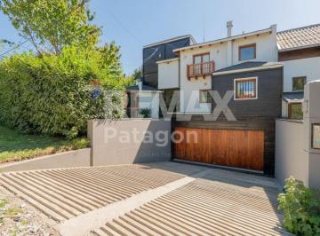 Casa · 271m² · 6 Ambientes · 2 Cocheras · Casa en Barrio Belgrano en Bariloche con Vista