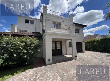 Casa · 353m² · 7 Ambientes · 1 Cochera · Casa en El Barrio Privado Bermudas, Pilar