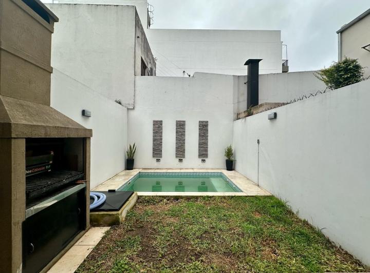 Casa · 180m² · 5 Ambientes · 1 Cochera