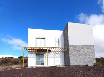 Casa en Venta de 6 ambientes Chocón Medio · Una Casa Para Disfrutar Todo El Año | Chocón Medio