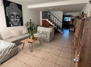 Departamento · 130m² · 5 Ambientes · 1 Cochera · Triplex de 5 Ambientes en Venta en Carapachay