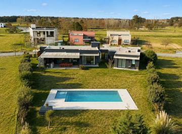 Casa · 208m² · 5 Ambientes · 2 Cocheras · Casa en Venta - El Campo Fincas Exclusivas Cardales