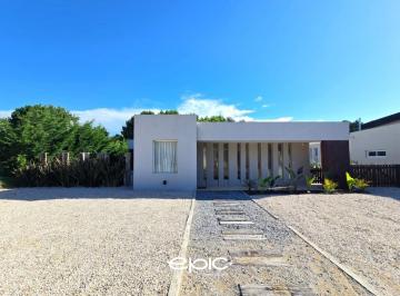 Casa · 160m² · 4 Ambientes · Venta Casa en Costa Esmeralda Barrio Ecuestre