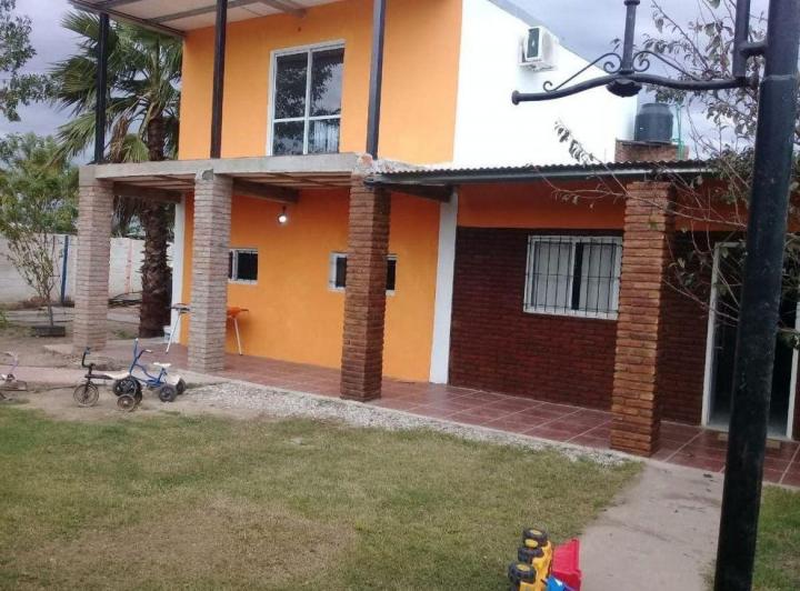 Casa · 200m² · 6 Ambientes · 2 Cocheras