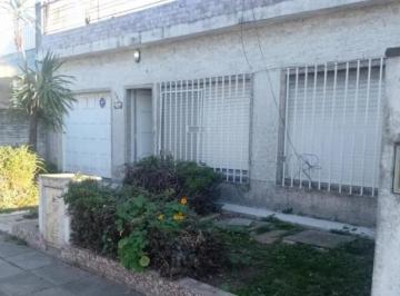 Casa · 140m² · 4 Ambientes · 1 Cochera · Casa en Venta - 3 Dorm. 1 Baño - El Palomar