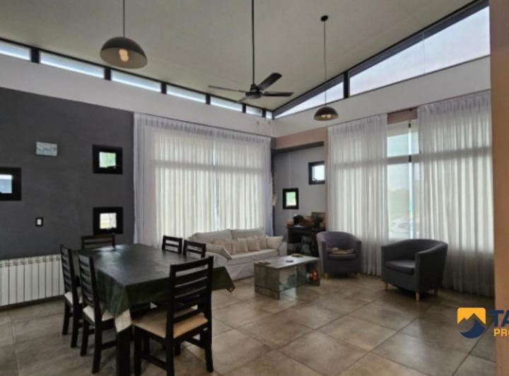 Casa · 298m² · 6 Ambientes · 2 Cocheras