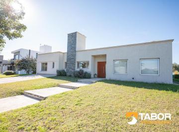 Casa · 300m² · 6 Ambientes · 4 Cocheras · Casa en Siete Soles - 3 Hab - 2 Baños - Gran Patio - Malagueño