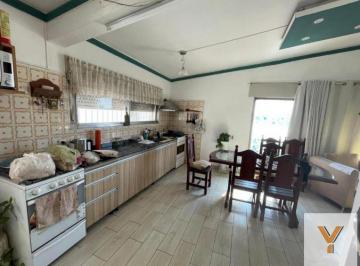 Casa · 65m² · 4 Ambientes · Casa en Venta - 3 Dorm. 3 Baños - 70 m² - San Luis