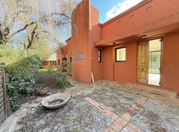 Casa · 250m² · 6 Ambientes · 1 Cochera · Casa en El Carmencito