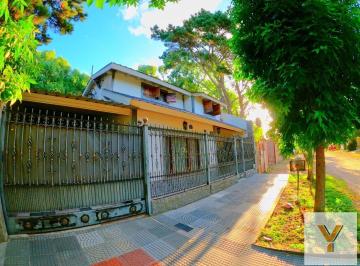 Casa · 150m² · 5 Ambientes · 1 Cochera · Casa en Venta - 4 Dorm. 3 Baños - 220 m² - San Bernardo del Tuyu