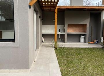 Casa · 115m² · 4 Ambientes · 1 Cochera · Casa en Freixas