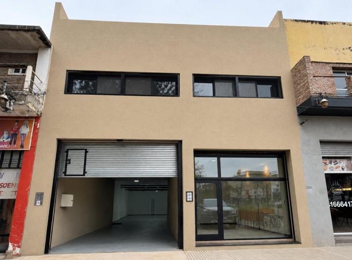 Bodega-Galpón · 471m² · 5 Ambientes · 2 Cocheras