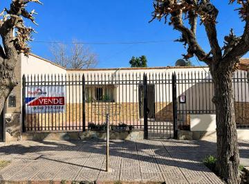 Casa · 244m² · 5 Dormitorios · 5 Cocheras · 2 Casas en Venta 370 m² Totales Sobre Victoria, Guaymallén