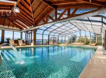 Casa · 778m² · 7 Ambientes · 7 Cocheras · Casa en Venta con Vista Al Lago y Piscina Climatizada – Parque El Faldeo, Bariloche