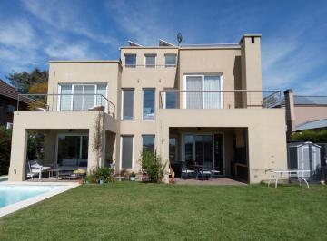 Casa · 300m² · 6 Ambientes · Casa en Venta Al Golf en San Isidro Labrador Villanueva - Tigre
