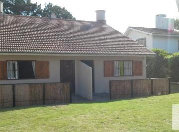 Edificio · 240m² · 15 Ambientes · 6 Cocheras · Edificio Comercial en Venta - 7 Dorm. 5 Baños - Cochera - Villa Gesell