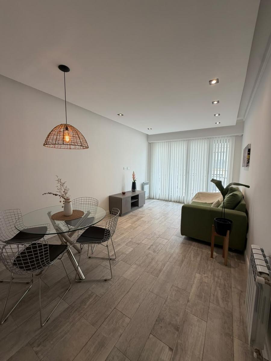 Moreno 2200 Departamento dos ambientes con dependencia de servicio