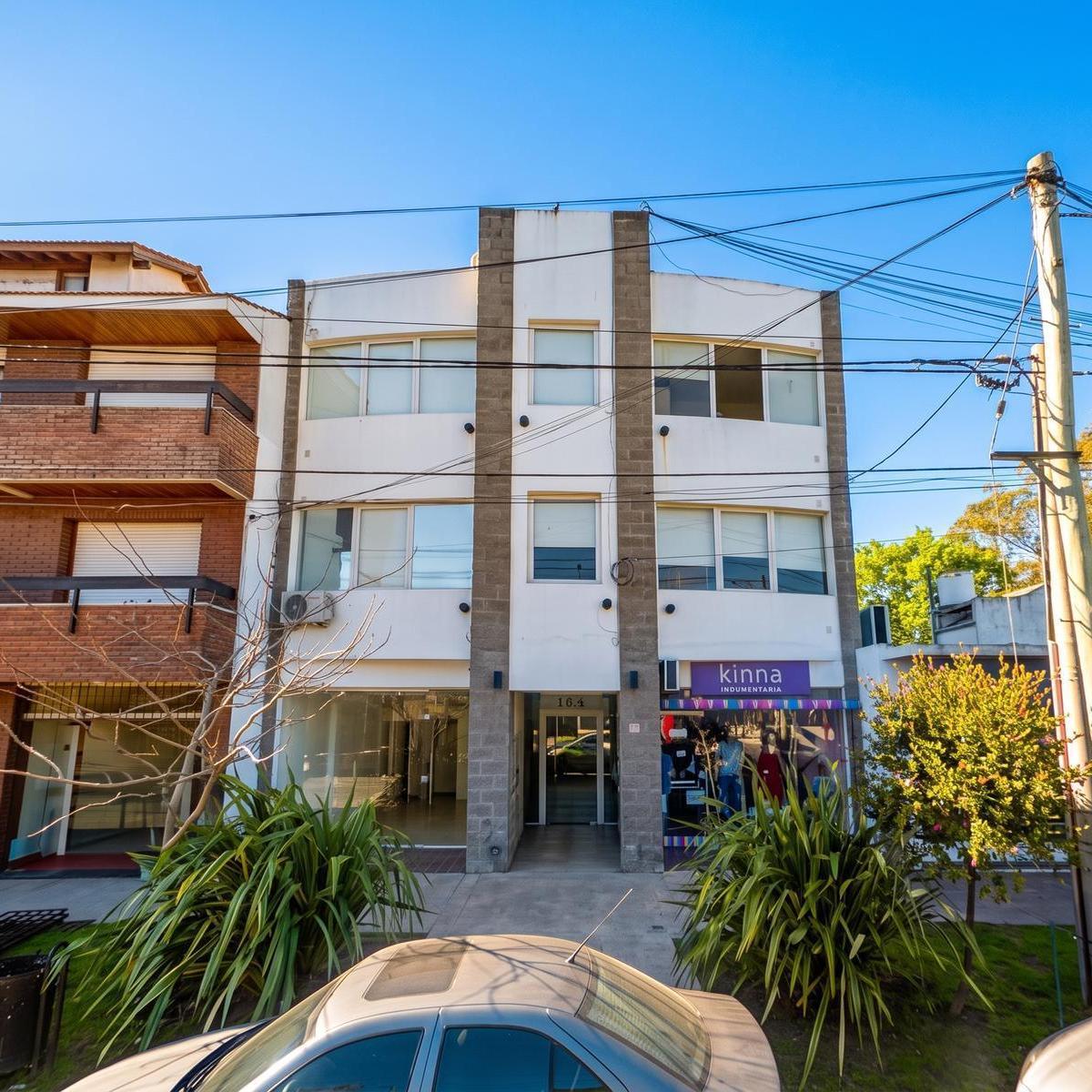 Alquiler 24 meses de un departamento de 2 ambientes en Parque Luro