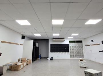 Local comercial · 227m² · 1 Cochera · Se Vende Local Comercial + Depto. Interno C/ Cochera
