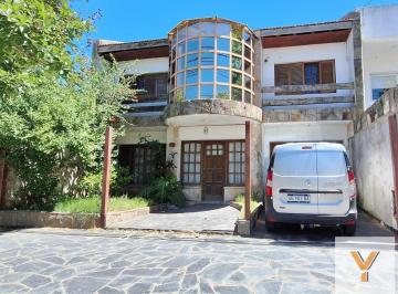 Casa · 250m² · 6 Ambientes · 1 Cochera · Casa en Venta - 4 Dorm. 4 Baños - Cochera - 389 m² - Saladillo