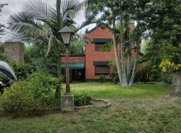 Quinta vacacional · 164m² · 3 Dormitorios · 2 Cocheras · Casa Quinta en Ubajay con Parque a La Laguna