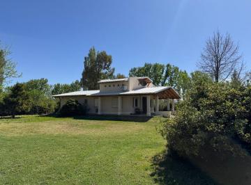 Casa · 352m² · 4 Ambientes · 2 Cocheras · Casa en Venta en San Martín con Quincho y Pileta