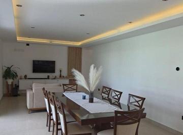 Casa · 220m² · 7 Ambientes · 2 Cocheras · Casa Categoría B° Las Candelas 2 Chacras de Coria